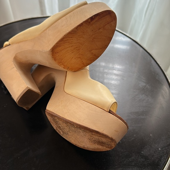 Women’s Vintage CHANEL Heels - Picture 5 of 6